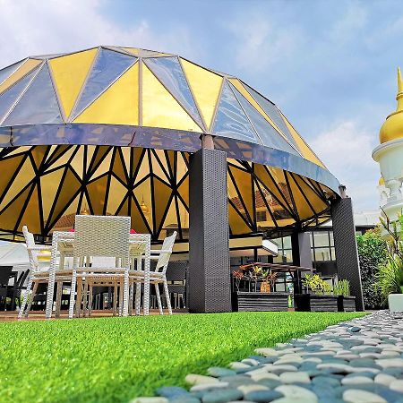 โรงแรมตารา ย้อกยาการ์ตา Tugu ภายนอก รูปภาพ